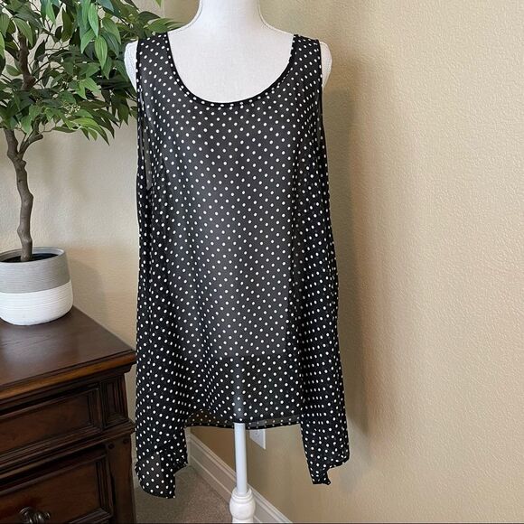 Torrid Sheer Polka dot Sharkbite Tank Black & White Blouse Top size 2X - Picture 2 of 3